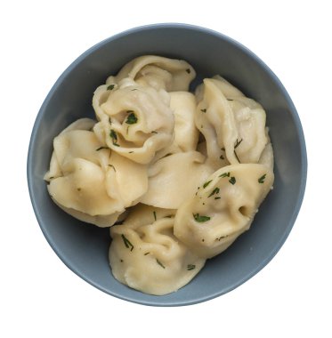 Beyaz arka planda izole bir plaka üzerinde köfte. et Dumpling