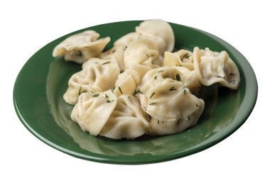 Beyaz arka planda izole bir plaka üzerinde köfte. et Dumpling