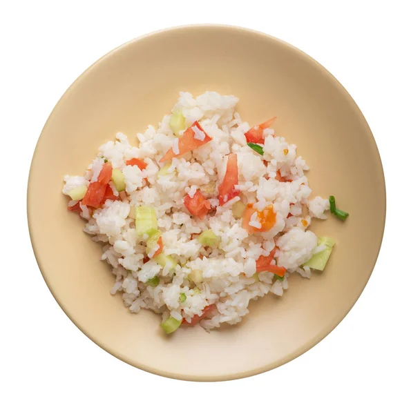 Arroz com verduras em uma chapa isolada em fundo branco. r — Fotografia de Stock