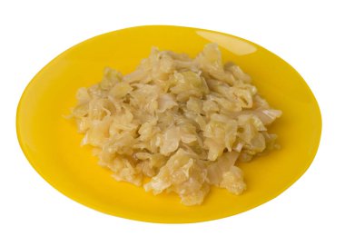 Beyaz arka planda izole plaka kızarmış lahana. Lahana 