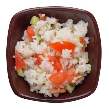 Beyaz arka planda izole bir plaka üzerinde sebze ile pirinç. R