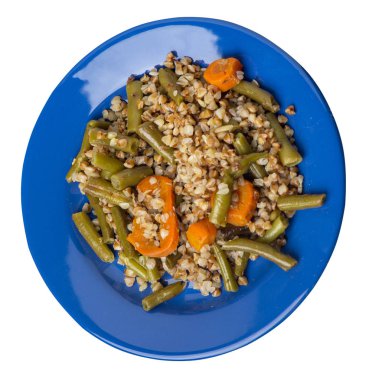 sarımsak ve havuç beyaz arka plan üzerinde izole yeşil fasulye ile karabuğday. Tabakta diyet kahvaltısı. gıda vejetaryen üst görünümü