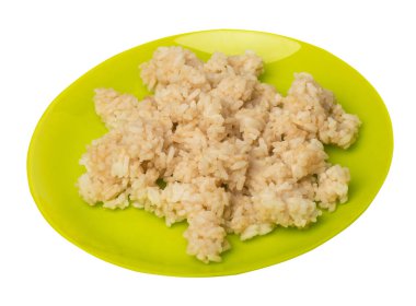  soya soslu pirinç beyaz arka plan üzerinde izole. bir tabak üst görünümünde soya soslu pirinç