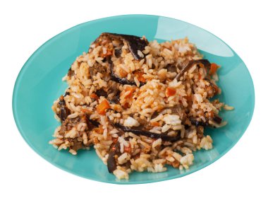 bir tabakta domates ve biber ile kızarmış kabak ile pirinç.