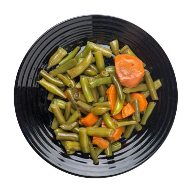 beyaz arka planda izole bir tabaktabak ta sarımsak ve havuç ile yeşil fasulye.havuç üst görünümü ile yeşil fasulye. sağlıklı gıda