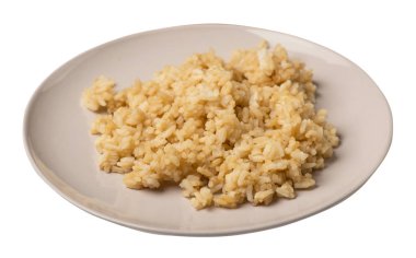  soya soslu pirinç beyaz arka plan üzerinde izole. bir tabak üst görünümünde soya soslu pirinç