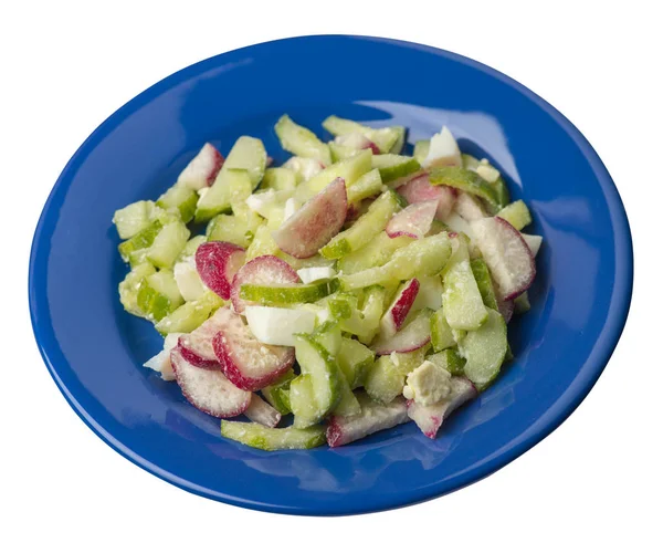Salada com pepinos e ovos em uma placa isolada em fundo branco.comida vegetariana saudável vista superior. Cozinha asiática — Fotografia de Stock