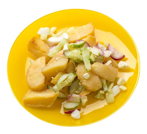 Beyaz arka planda izole bir plaka üzerinde sebze ile patates takozlar. rustik gıda. sebze üst görünümü ile patates.