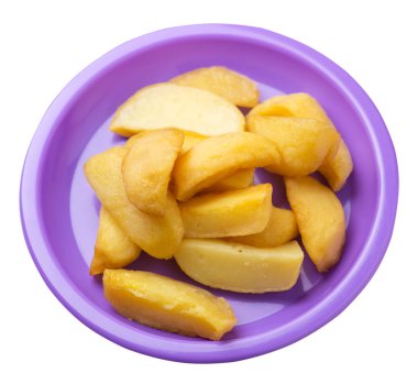 bir plaka üzerinde kızarmış patates takozlar. kızarmış patates sebzeler beyaz arka planda izole. Gıda üst görünümü