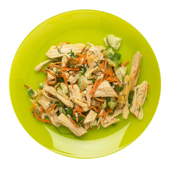 Insalata con asparagi di soia e carote, cetrioli e gnocchi su un piatto. insalata di soia vegetariana su un piatto isolato su sfondo bianco. sano mangiare top — Foto Stock