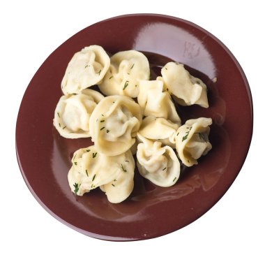 Beyaz arka planda izole bir plaka üzerinde köfte. et Dumpling