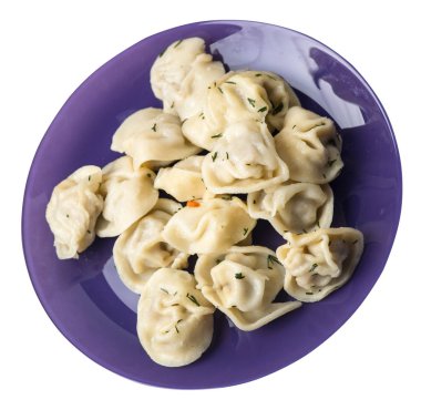 Beyaz arka planda izole bir plaka üzerinde köfte. et Dumpling