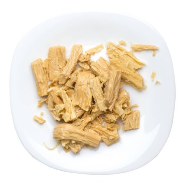 bir tabak üzerinde soya kuşkonmaz erişte, beyaz bir arka plan üzerinde izole