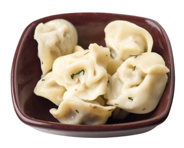 Beyaz arka planda izole bir plaka üzerinde köfte. et Dumpling