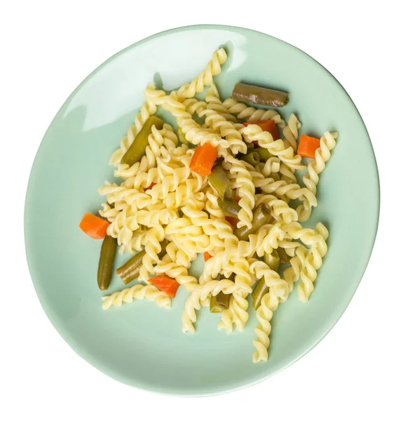 面食与绿豆与大蒜和胡萝卜在盘子隔离 — 图库照片