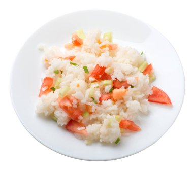 Beyaz arka planda izole bir plaka üzerinde sebze ile pirinç. R