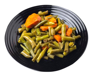 beyaz arka planda izole bir tabaktabak ta sarımsak ve havuç ile yeşil fasulye.havuç üst görünümü ile yeşil fasulye. sağlıklı gıda