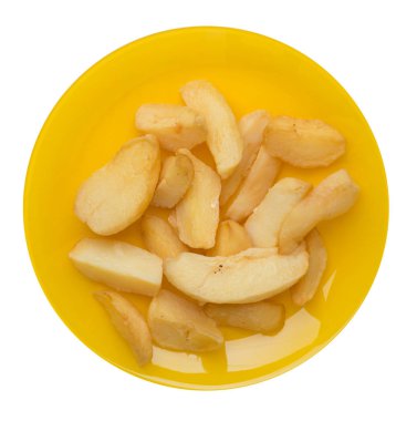 bir plaka üzerinde kızarmış patates takozlar. kızarmış patates sebzeler beyaz arka planda izole. Gıda üst görünümü