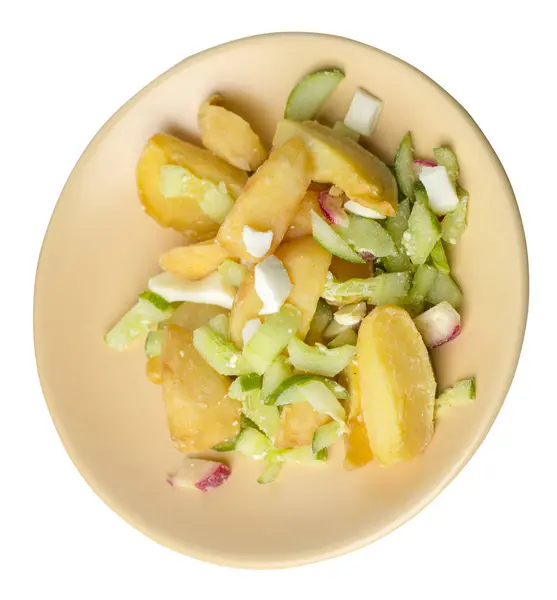 Cunhas de batata com verduras em uma chapa isolada em fundo branco. comida rústica. batatas com legumes vista superior . — Fotografia de Stock