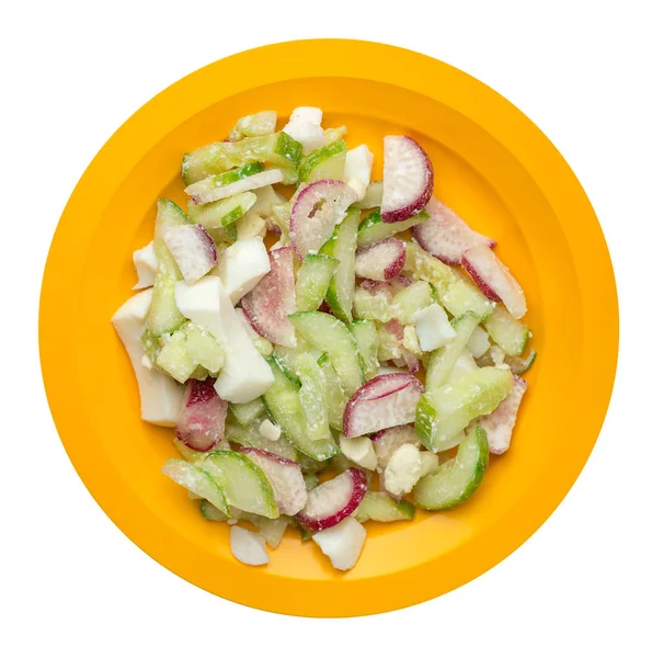 Saláta uborka és tojás egy tányérra izolált fehér alapon. egészséges vegetáriánus ételek felülnézetben. Ázsiai konyha — Stock Fotó