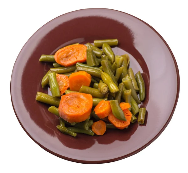 beyaz arka planda izole bir tabaktabak ta sarımsak ve havuç ile yeşil fasulye.havuç üst görünümü ile yeşil fasulye. sağlıklı gıda