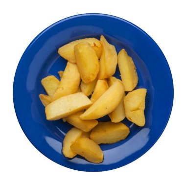 bir plaka üzerinde kızarmış patates takozlar. kızarmış patates sebzeler üzerinde izole