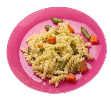 sarımsak ve havuç ile yeşil fasulye ile makarna bir tabak izolat