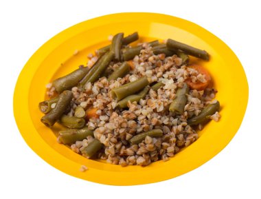 sarımsak ve havuç beyaz arka plan üzerinde izole yeşil fasulye ile karabuğday. Yeşil tabakta diyet kahvaltısı. sağlıklı gıda vejetaryen