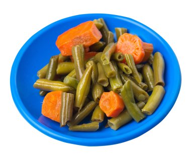 beyaz arka planda izole bir tabaktabak ta sarımsak ve havuç ile yeşil fasulye.havuç üst görünümü ile yeşil fasulye. sağlıklı gıda