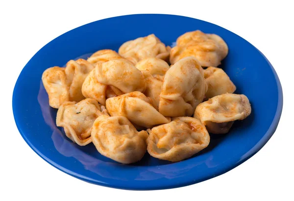 Dumplings op een plaat geïsoleerd op witte achtergrond. Dumplings in tomatensaus Top View — Stockfoto