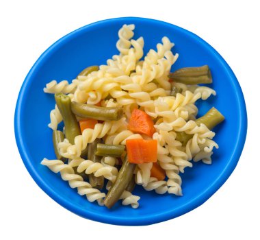 sarımsak ve havuç ile yeşil fasulye ile makarna bir tabak izolat