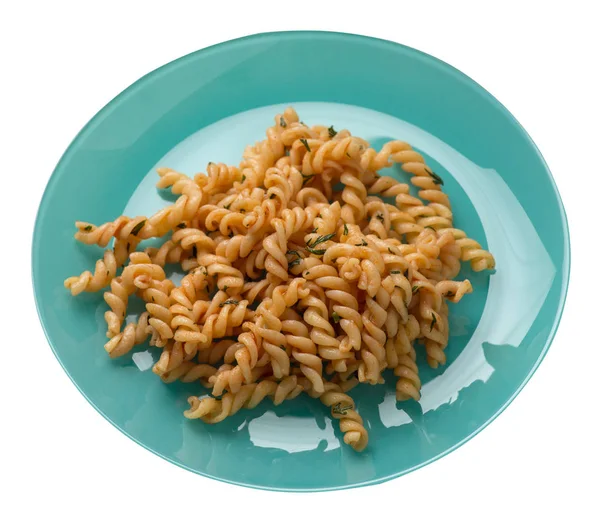 Pasta op een blauwe plaat geïsoleerd op witte achtergrond. pasta in Tom — Stockfoto