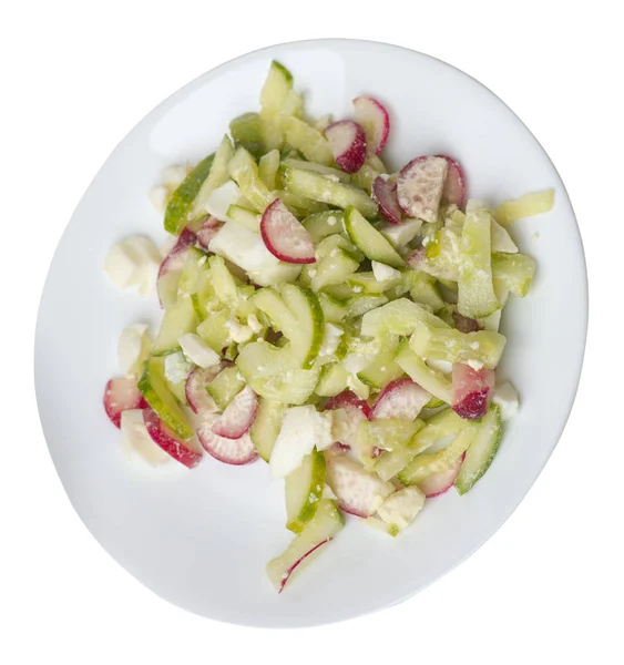 Salada com pepinos e ovos em uma chapa isolada em costas brancas — Fotografia de Stock