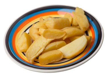 bir plaka üzerinde kızarmış patates takozlar. kızarmış patates sebzeler üzerinde izole