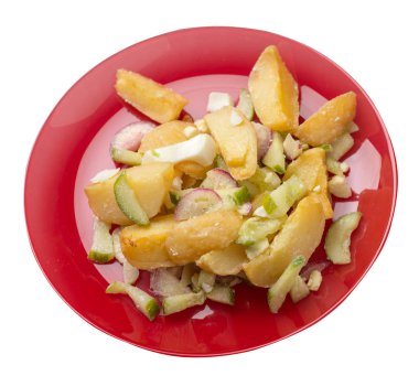 beyaz sırt izole bir tabakta sebze ile patates dilimleri