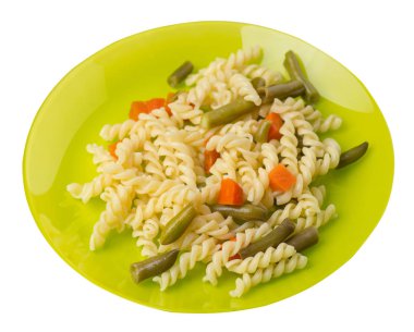 sarımsak ve havuç ile yeşil fasulye ile makarna bir tabak izolat