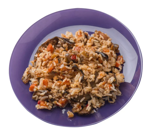 Arroz com abobrinha assada com tomate e pimentão em uma chapa . — Fotografia de Stock