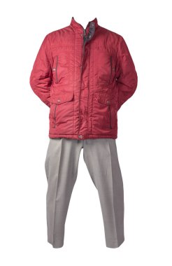 Beyaz arka planda kırmızı ceketli ve açık gri pantolonlu erkekler. Erkek sonbahar kıyafetleri.