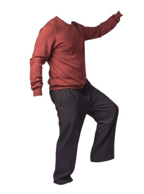 Erkeklerin bordo kazağı ve siyah pantolonu beyaz arka planda izole edilmiş. Günlük giysiler.