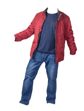 Kırmızı ceket, mavi kazak ve beyaz arka planda izole edilmiş kot pantolon. Sıradan moda kıyafetleri.
