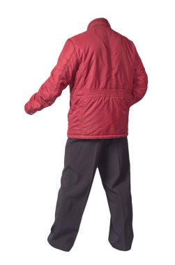 Beyaz arka planda, kırmızı ceketli ve siyah pantolonlu erkekler. Erkek sonbahar kıyafetleri.