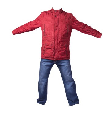 Kırmızı erkek ceketi ve mavi kot beyaz arka planda izole edilmiş. Günlük giysiler.