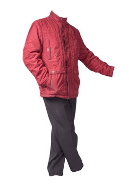 Beyaz arka planda, kırmızı ceketli ve siyah pantolonlu erkekler. Erkek sonbahar kıyafetleri.