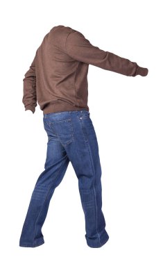 Beyaz arka planda izole edilmiş erkek kazağı ve mavi kot pantolon. Günlük kıyafetler.