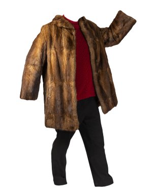 Kadın siyah pantolonu, sonbahar kahverengi kürkü ve beyaz arka planda izole edilmiş kırmızı süveter. modaya uygun günlük kıyafetler.