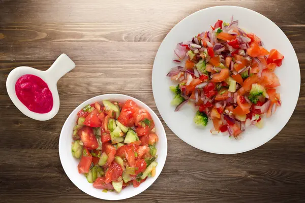 Comida Vegan Salada Verduras Pimentão Tomate Cebolas Brócolis Uma Chapa — Fotografia de Stock