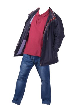 Mavi ceket, koyu kırmızı gömlek ve beyaz arka planda izole edilmiş mavi kot pantolon. Sıradan moda kıyafetleri.