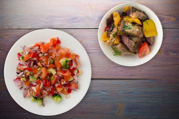 Veganes Essen Salat Aus Gemüse Paprika Tomaten Zwiebeln Brokkoli Auf — Stockfoto