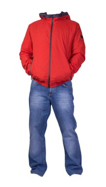 Kırmızı erkek ceketi ve mavi kot beyaz arka planda izole edilmiş. Günlük giysiler.