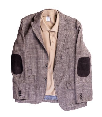  Düğmeli kahverengi ceket ve beyaz arka planda izole edilmiş yakalı bej polo gömlek. Sıradan stil